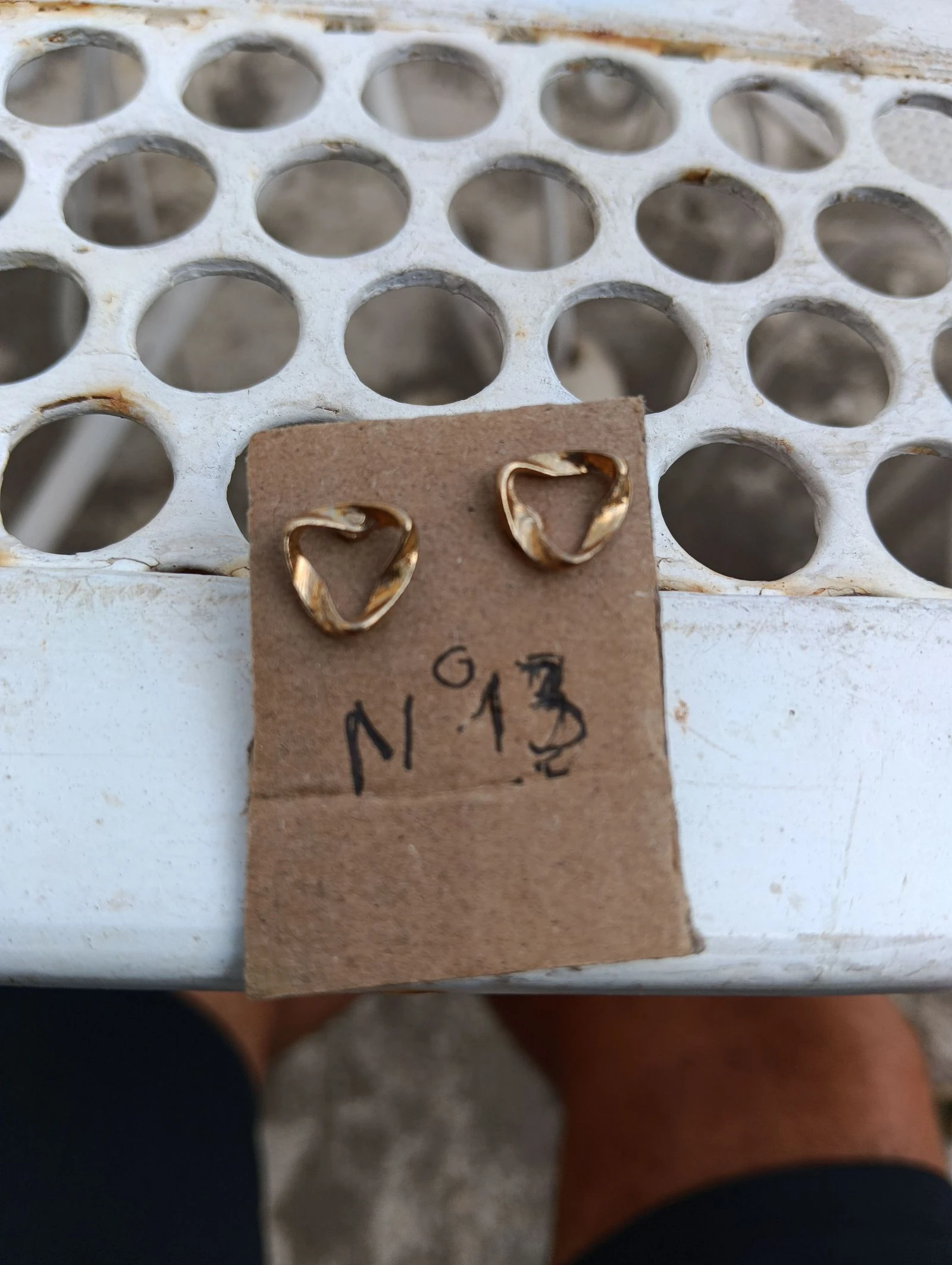 Paire de boucle dorée coeur dorée neuve